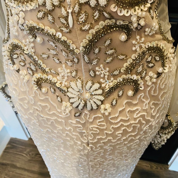 Hand beaded evening gown - Picture 4 of 10